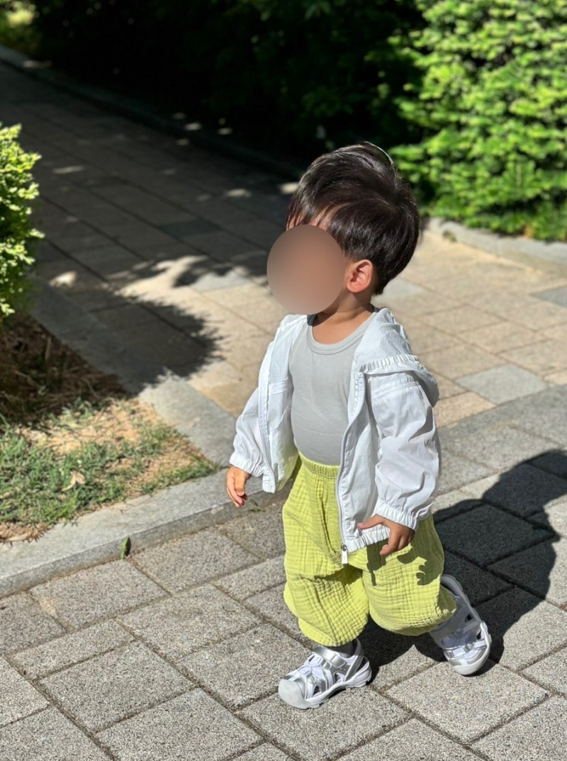 모이몰른 아기 바람막이 휠라 키즈 리틀크릭샌들 코디 22개월 남아 착샷