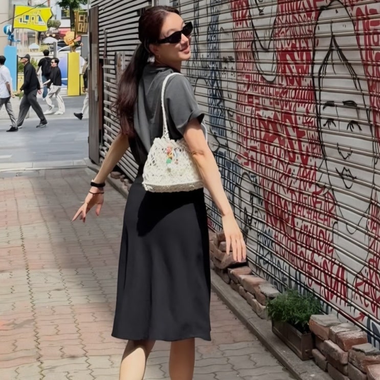  이게 3만원대라고? 정려원 사복 코디 진짜 놀랍다