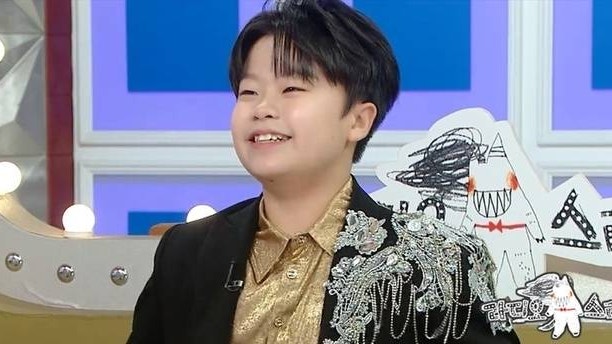 황민호 “중학생 되니 나이 든 느낌”…팬들 ‘키 크라고’ 보낸 성장 조공 정체 폭소 ('라디....