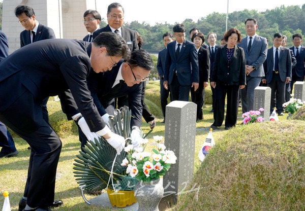전남도, 국립5·18민주묘지 합동 참배