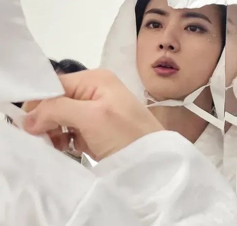 방탄소년단 진 .. 스카프 둘러도 빛나는 남신 비주얼, 엘파소 투어 현장 공개