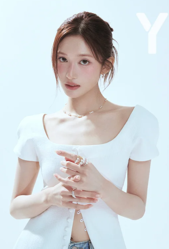 「本当に二十歳？」IVEイソ、成人の日グラビア公開…末っ子を脱却し「優雅なオーラ」