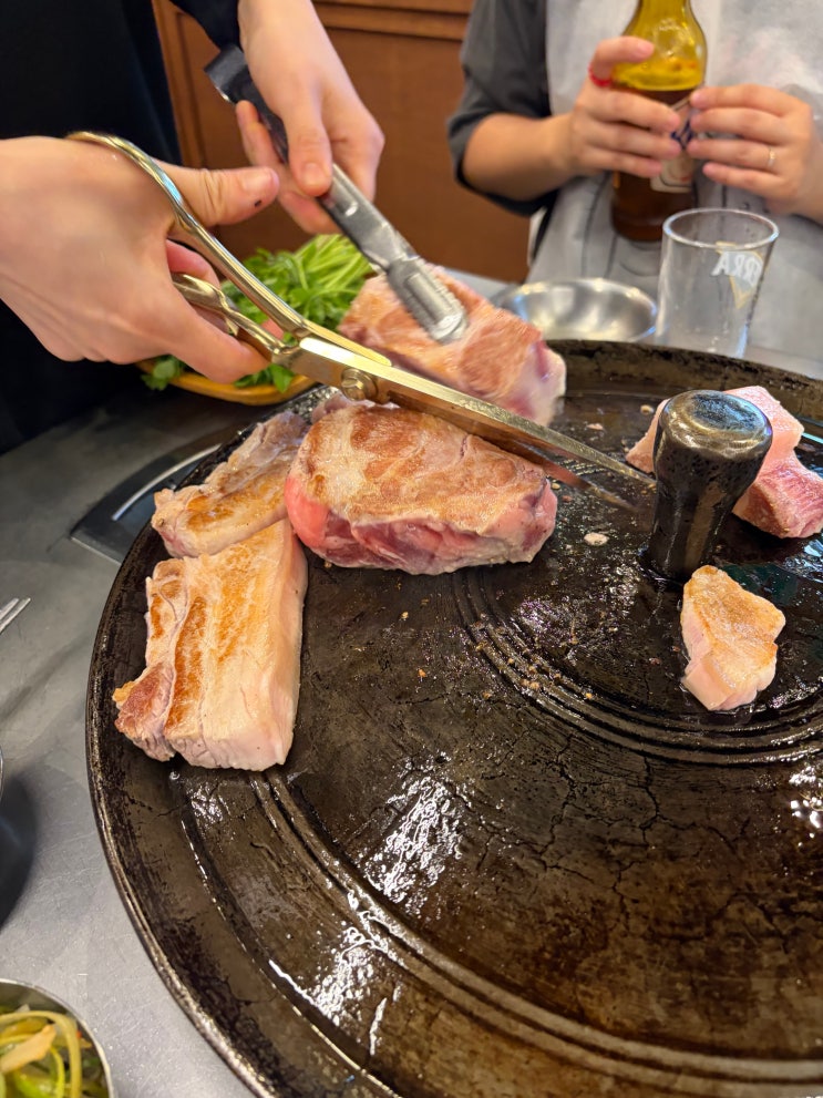  [강릉 맛집] 현지인이 추천하는 미나리 솥뚜껑 삼겹살 근본! '목구멍 강릉점' 미박삼겹살 & 김치찌개 완벽 조합 