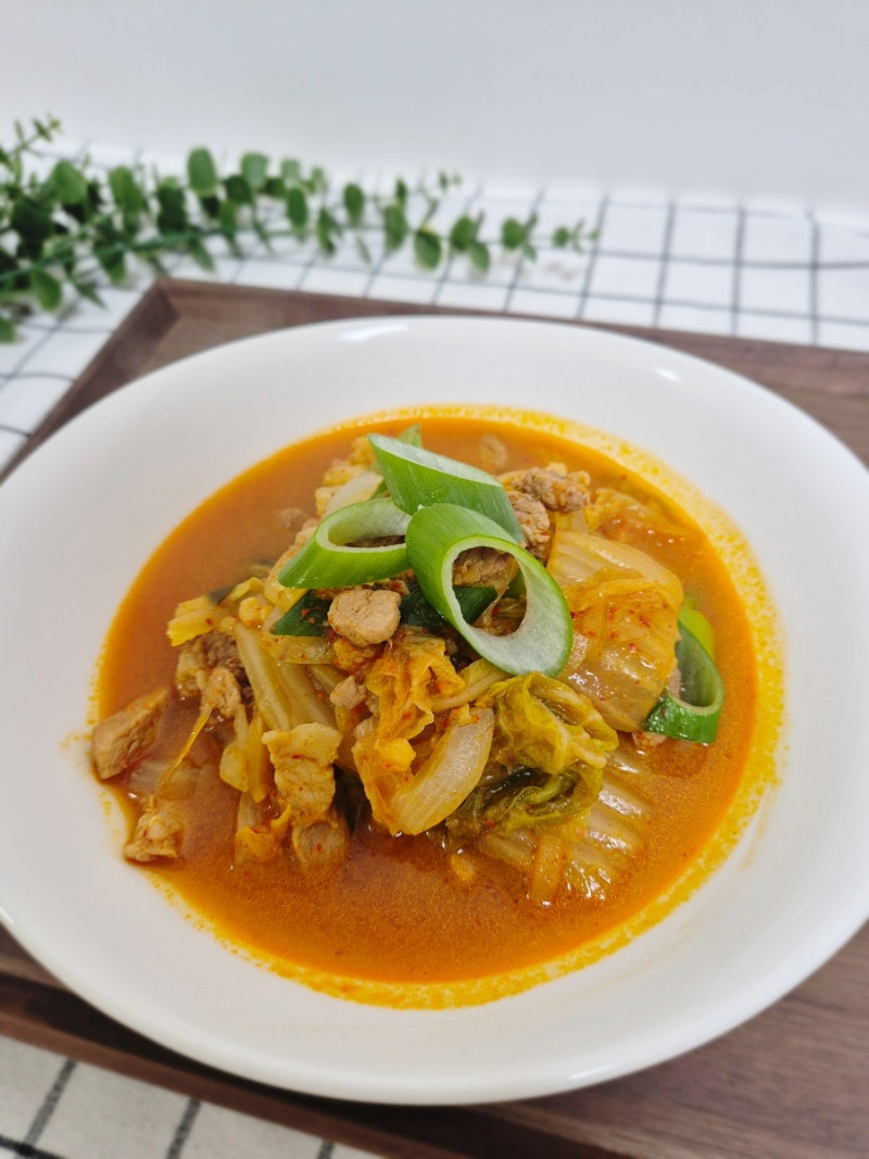 코인육수 활용한 돼지목살 김치찌개 실패없이 끓이는 방법
