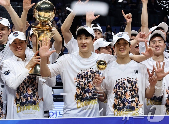 부산 KCC 이지스 이상민 감독 프로필 2025-2026 프로 농구 챔피언결정 5차전 챔프전 우승