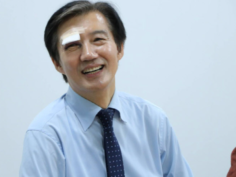 "눈탱이가 밤탱이" 조국, 평택을 후보 등록장에 멍든 눈으로 등장