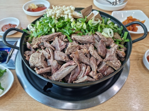 산아래염소고을 사진 1