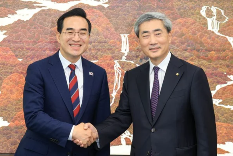 <b>박홍근 장관</b> 한은 방문, 왜 이렇게 핫 할까?