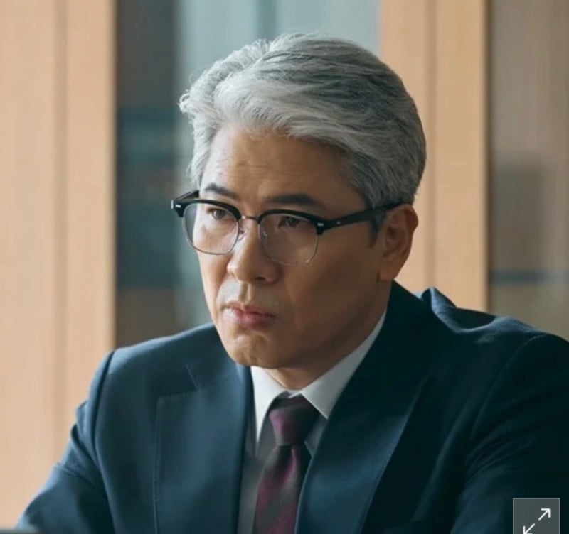 배우 김상경, 파격적인 백발 근황… 염색 아닌 '진짜 내 머리'였다 백발이유 근황 오십프로 ....