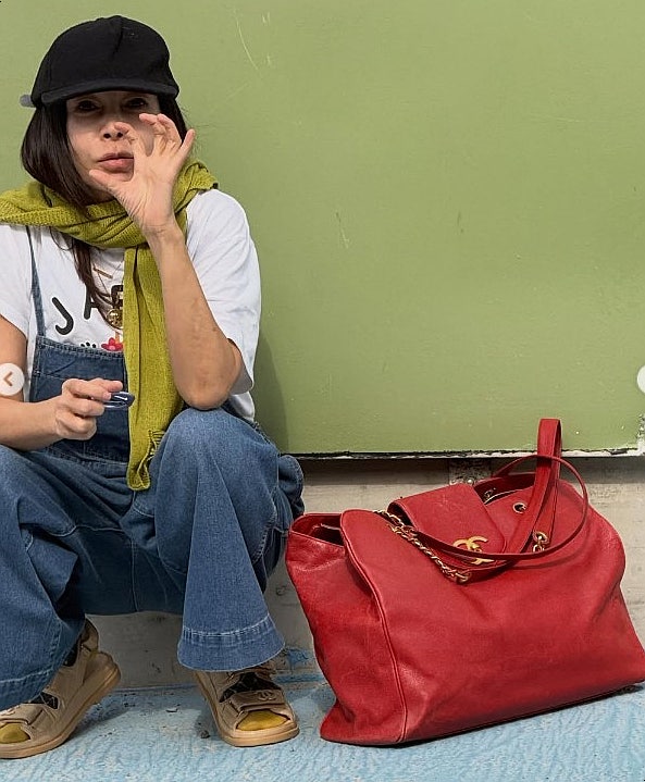 유물급 샤넬 빨간백 황신혜 30년 된 빅백은 묵호 바닥에