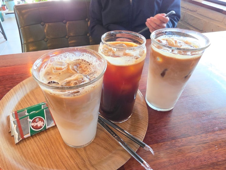  [평창 카페] 대화면의 달콤한 습격! 쫀득한 마를렌카와 수제 마카롱이 맛있는 '카페 봉봉' 