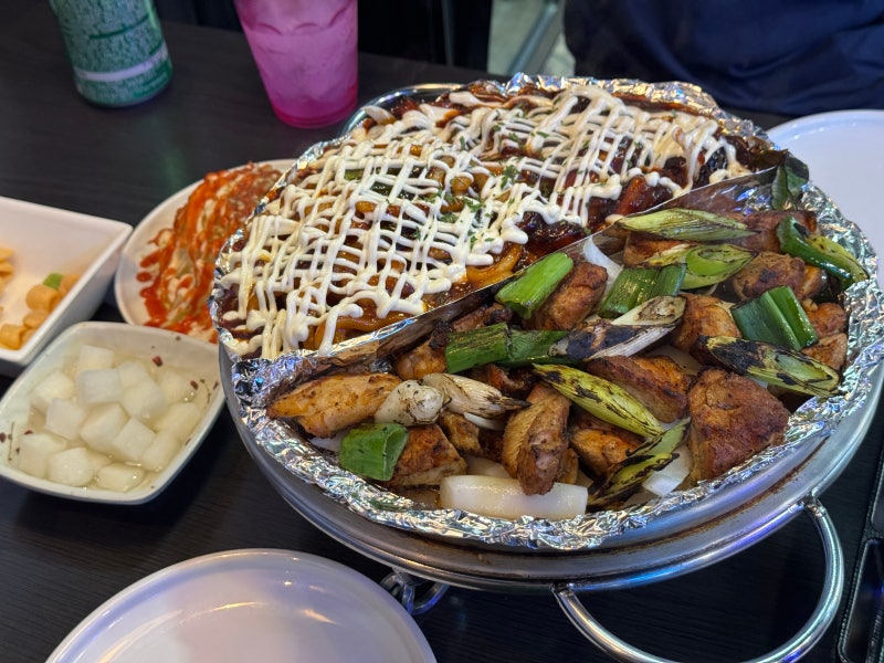 [봉화산역맛집/신내맛집] 훌랄라참숯바베큐치킨 신내점 - 야장 가능, 추억의 양배추 샐러드....