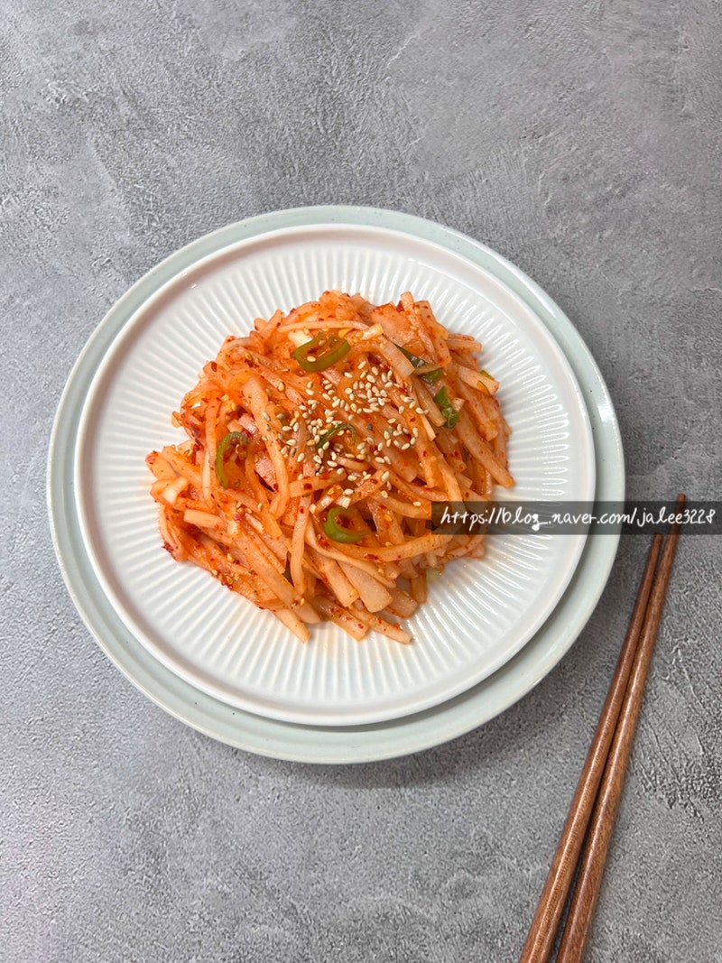 새콤달콤 여름 무생채 만드는법 무생채 나물 무침 황금 레시피