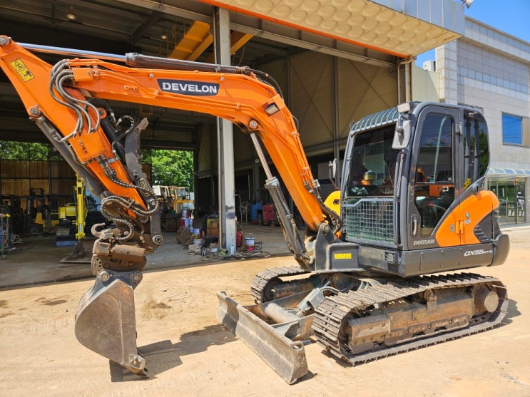  두산 DX55MT-5L 2021년식 저가동 회전링크 코끼리집게 산판트랙 02 중고굴삭기