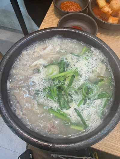 시흥 배곧 혼밥 맛집 추천! 국물 끝내주는 달인 사골 순대국 방문 후기