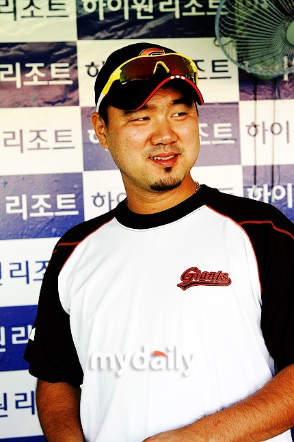 ''불꽃야구' 송승준, 1억 빚투 논란…1.8조 유령 사업에 '수천조 자산가' 사기 연루?