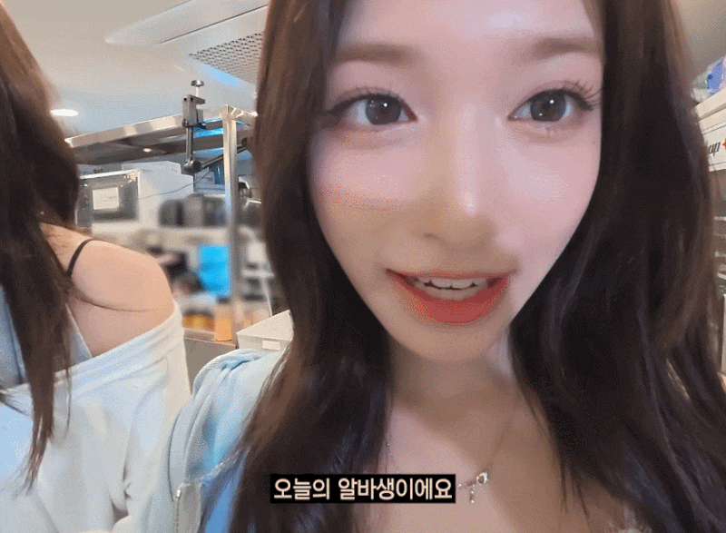 260515 IVE Leeseo and Yujin Playing Games at a PC Bang (GIFs)