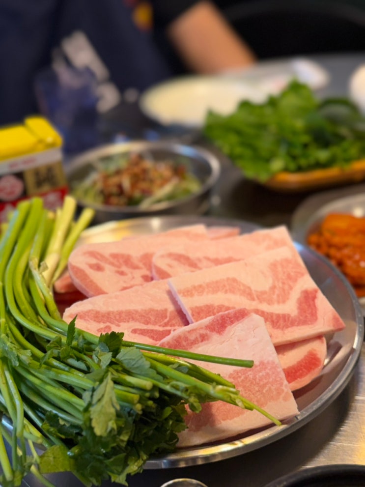  왕십리냉삼맛집 냉삼부대 : 점심부터 고기 굽고 싶을 때 딱인 집 (회식장소추천)