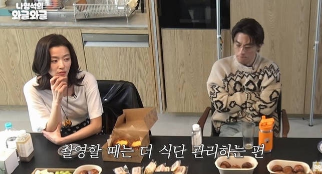 전지현 부동산 888억 어떻게 모았나, 흰 티 83만원의 비밀
