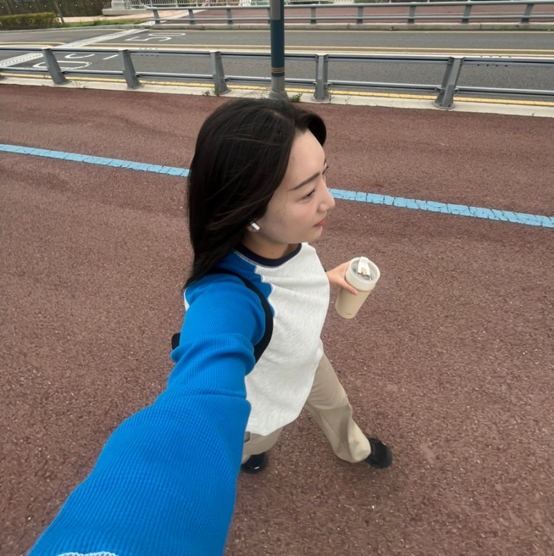 여자 긴팔 티셔츠 꾸안꾸 무드의 앤니즈 래글런 와플 티