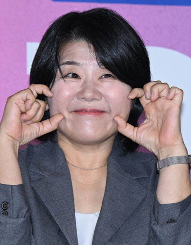 이정은, ‘학교 다녀왔습니다’ 출연 검토 ‘한다다 작가와 6년 만에 재회?’