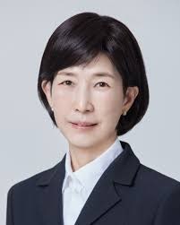 평범한 주부에서 '2조 매출' 회장까지? 삼양식품 김정수 회장 승진과 불닭 신화의 모든 것