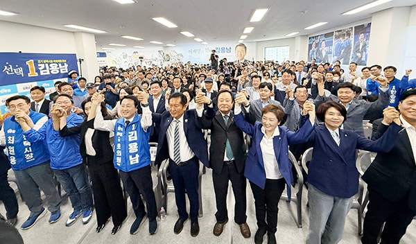 민주당 평택을 김용남 후보, 선거사무소 개소식 성료