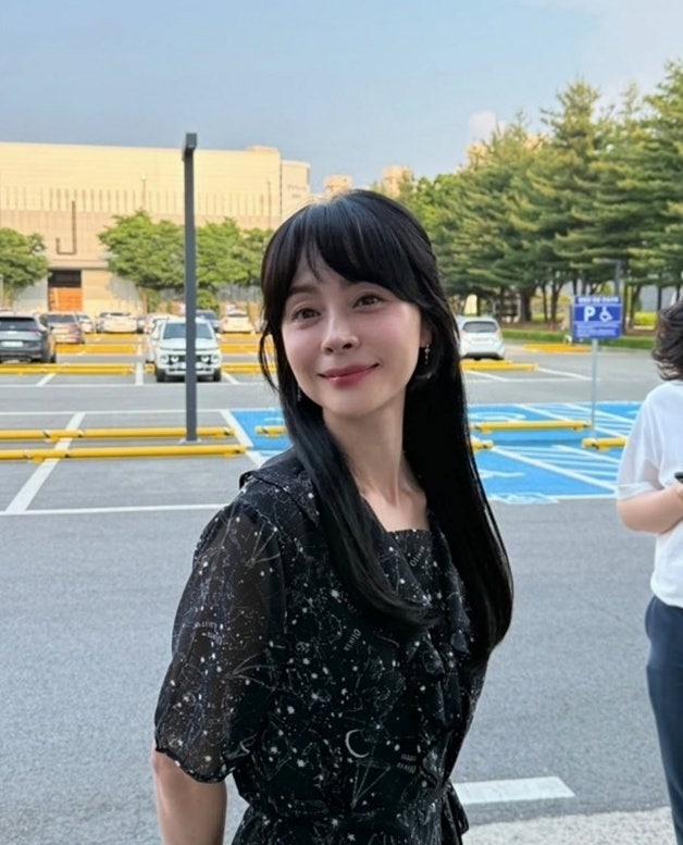 우희진 51세 20대 비주얼 변신, 팬들 놀라게 한 진짜 이유