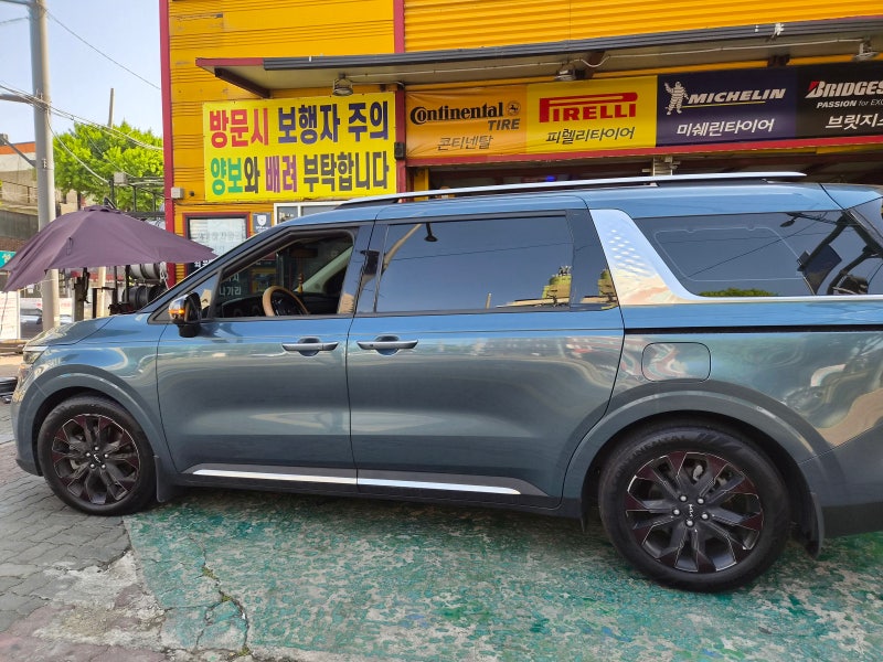 카니발 4세대 콘티넨탈 타이어 235 55 19 할인매장은?