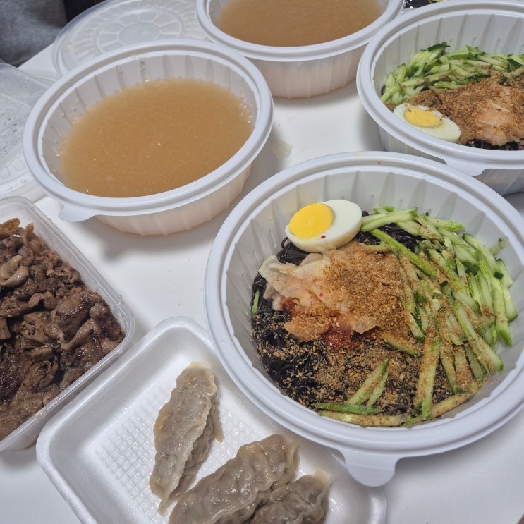  둘이 같이 냉면먹기