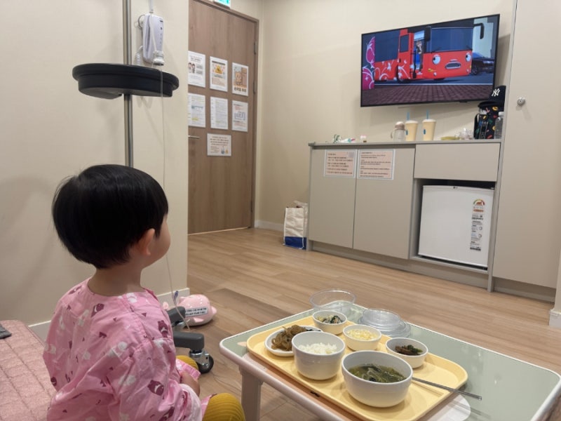 [육아일기]마곡튼튼소아청소년과의원 1인실 입원 후기 32개월 아기 폐렴 입원 준비물(마곡튼....