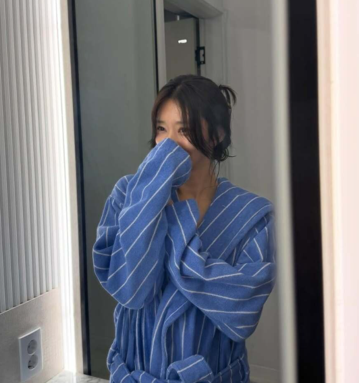 가운 벗으니 반전 글래머! 이주빈, 남심 홀리는 수영장 한 뼘 수영복 자태