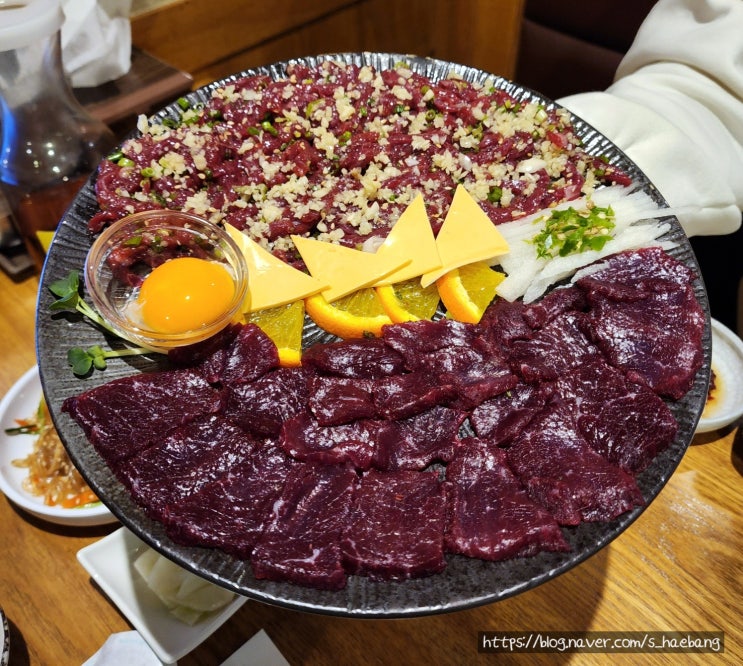  대구 달서구 맛집 동경생고기 장기동 단체 모임하기 좋은 육회 뭉티기 술집