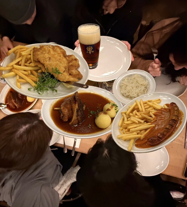  독일 뮌헨 맛집 추천, 아구우스티너 Augustiner am Platzl, 독일 맥주, 슈바이학센 맛집, 슈니첼, 부어스트 소세지, 호프브로이하우스 절망편