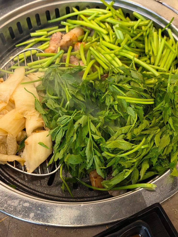  미나리 무한리필 송도 회식장소로 좋은 고기집 타임스페이스 맛집 숙성돼지 송도롯데몰점