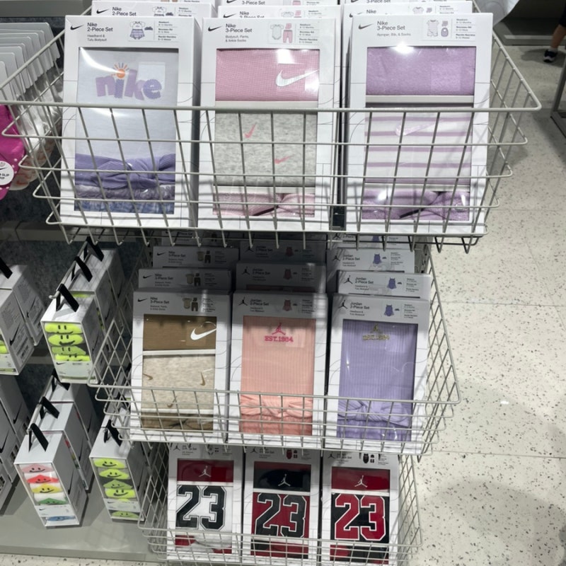 시흥 신세계 아울렛 아기 선물 추천 폴로 유니클로 나이키키즈 캐치티니핑 수유실 정보