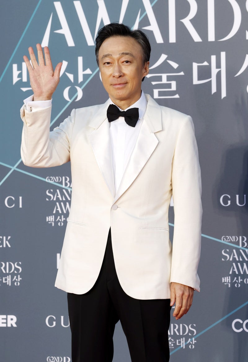백상 시상식 끝난 뒤 인성 논란까지? 배우 이성민이 신세경에게 먼저 연락한 이유
