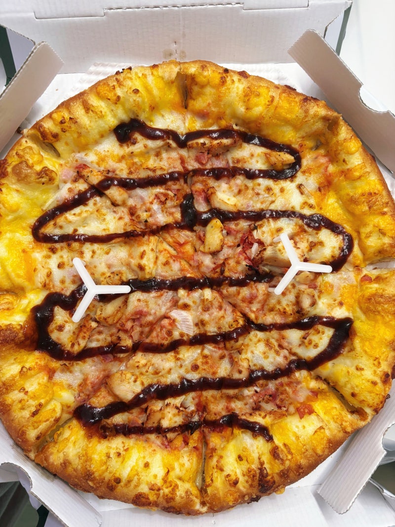 For True IVE Fans, It Always Ends with Two Pizzas | The Papa John's Passport Photocard "Arrest" Incident