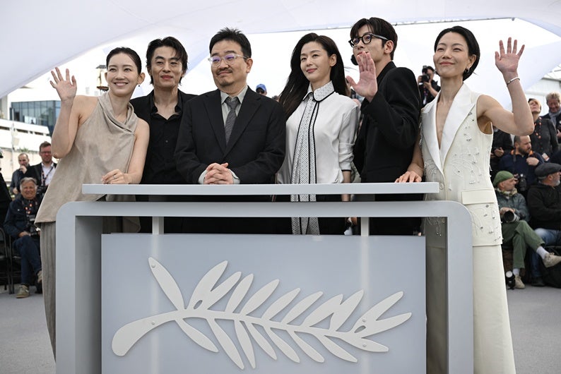 カンヌ映画祭でチョン・ジヒョンとチ・チャンウクが注目された決定的な瞬間