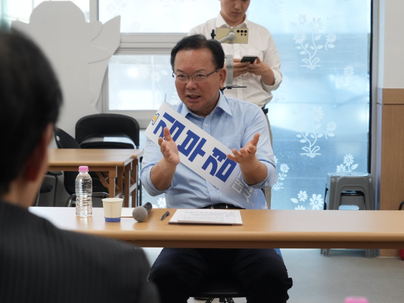 경북 군위 국민의힘 당원 1701명 집단 탈당 .. 김부겸 민주당 대구시장 후보 지지, 신공항 외면....