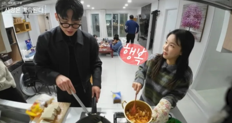   남자 출연자들 거절에도 팬덤 폭발한 나솔사계 24기 순자 역전극의 비밀