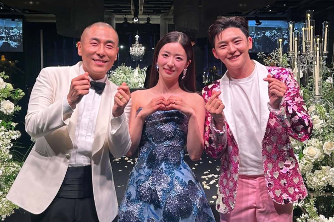윤보미♥라도 결혼식 현장 공개, 에이핑크 완전체 눈길 속 손나은 불참 화제
