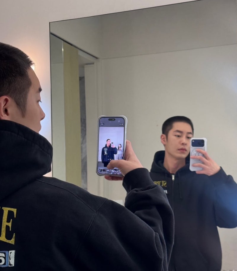 이재욱 이별 공식=입대 셀카 속 후드티 남친룩으로 입기 좋은 슈프림 DSNY 후드집업