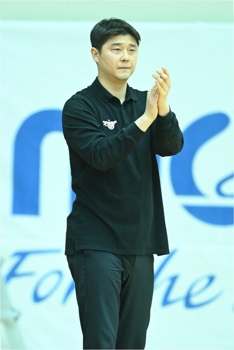 이상민 감독의 깜짝 제안, 김도수 코치의 새로운 도전: KCC의 '슈퍼팀' 합류 비하인드