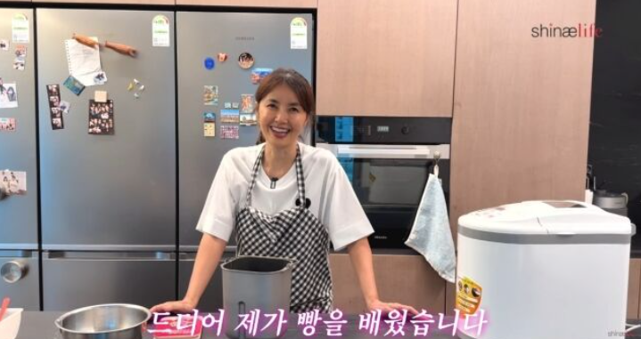 "혈당 뚝 떨어진다? 신애라가 유튜브서 공개한 '이것' 넣은 빵"