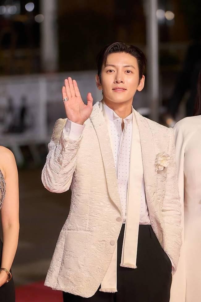 지창욱 생활고 광고 논란 입장 공개 "열심히 사는 것일 뿐" 쿨한 해명