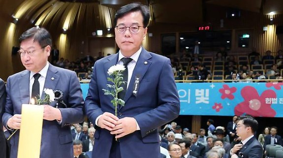 <b>국힘 원내대표</b> 송언석...5.18 기념식 불참사유 묻자, 광주... 
