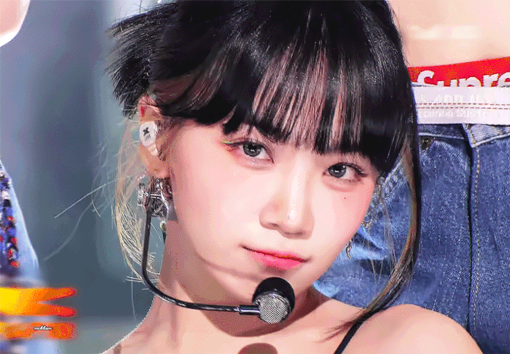 LE SSERAFIM's Post-Coachella Reactions: A Comprehensive Summary of Kim Chaewon and Huh Yunjin's Global Popularity