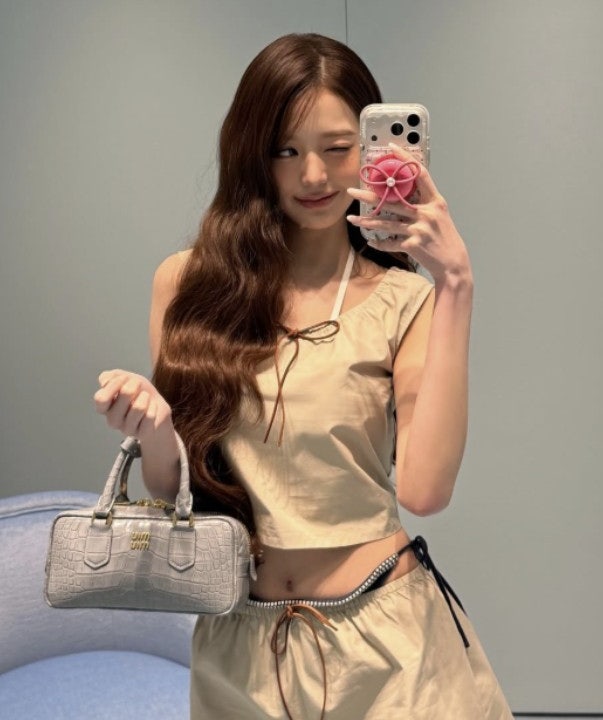 장원영이라 가능한 150만원대 미우미우 팬티 새깅패션