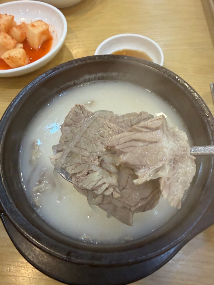  [청주 오창 맛집] 뜨끈한 국물의 근본, 가마솥에 푹 고아낸 '기와집곰탕' 방문기 